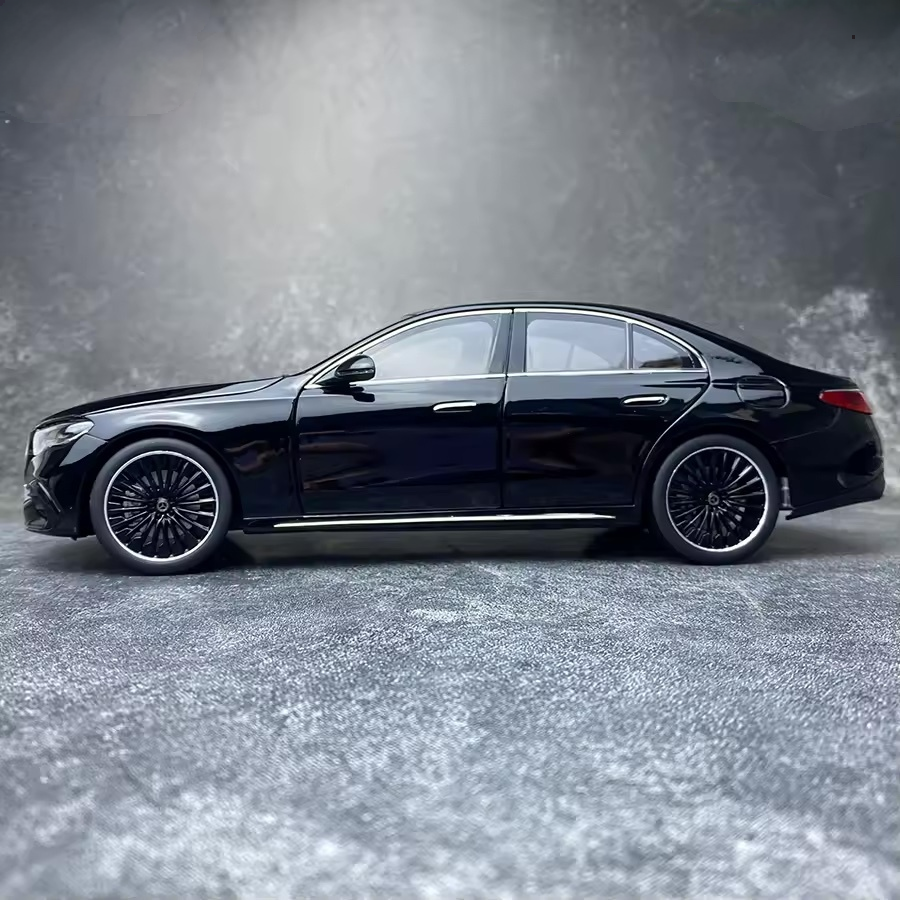 Mercedes-Benz E Class E450 W214 1:18