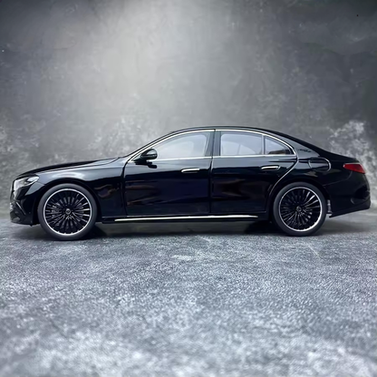 Mercedes-Benz E Class E450 W214 1:18