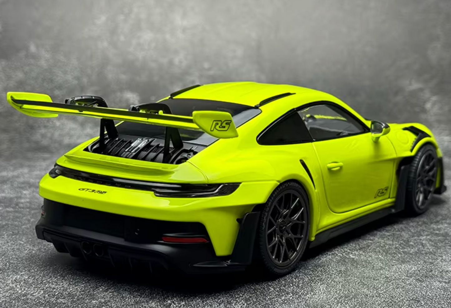 Porsche 911 (992) GT3 RS 1:18