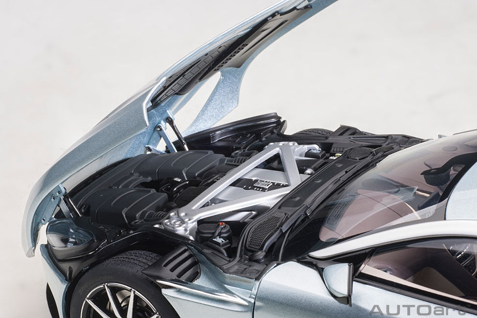 Aston Martin DB11 1:18
