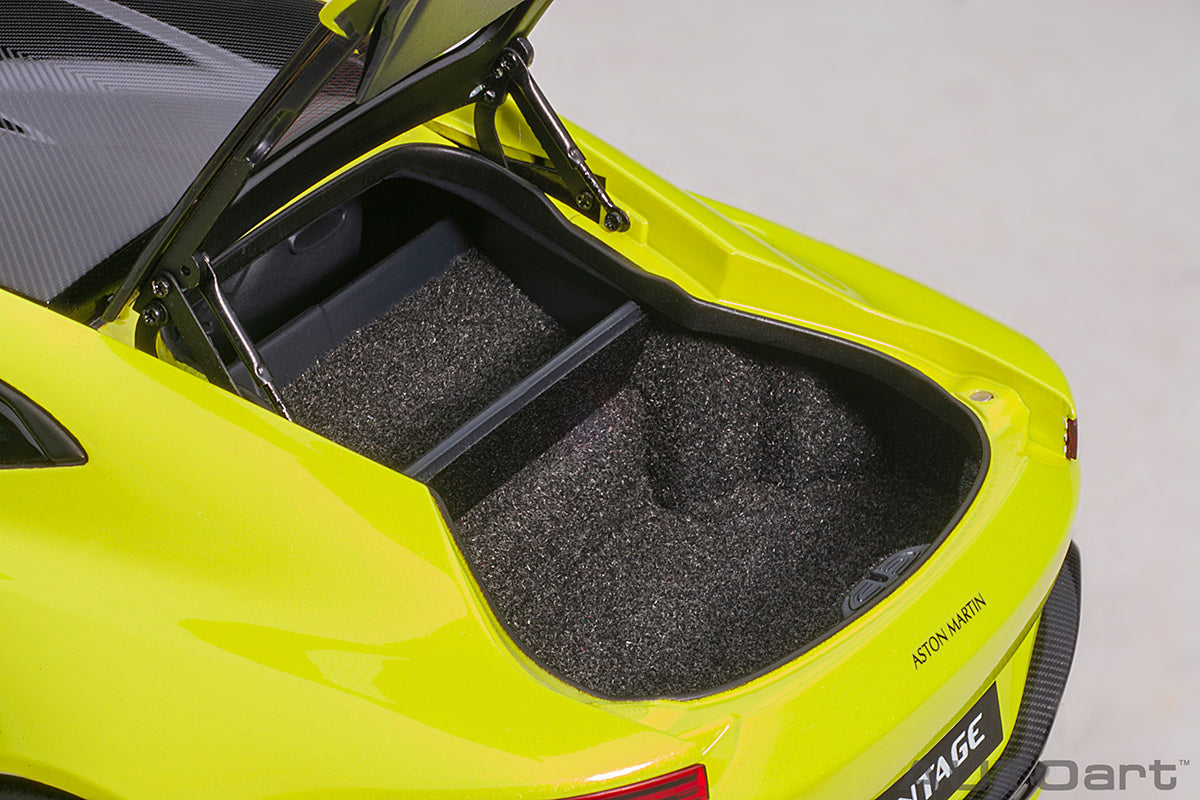 Aston Martin Vantage 1:18