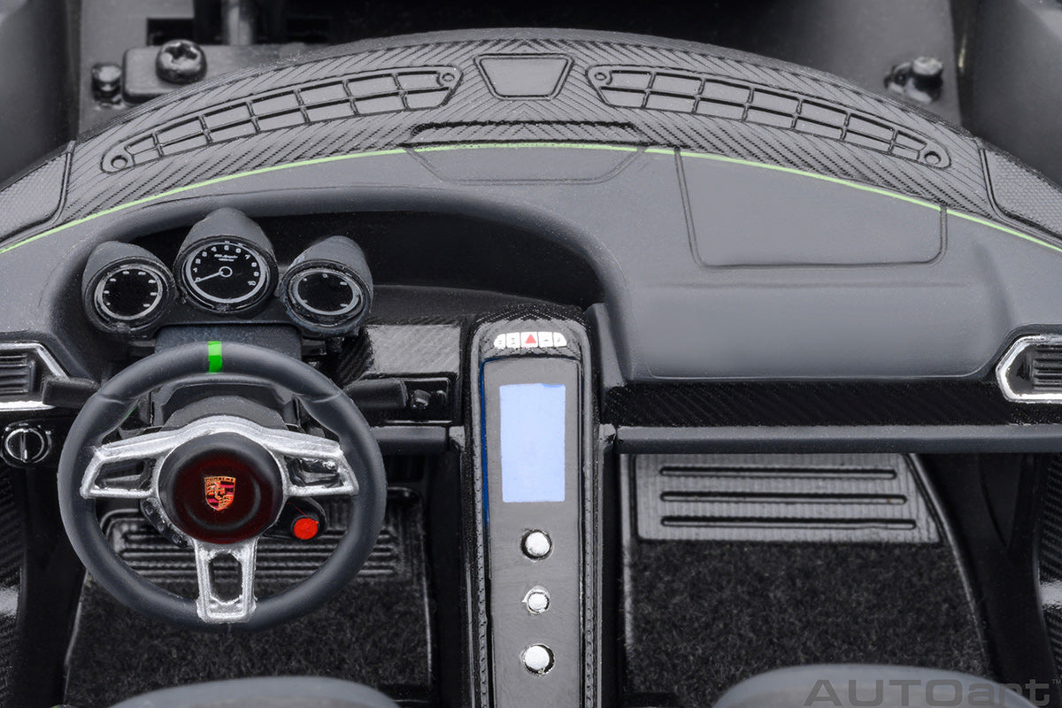 Porsche 918 Spyder Weissach Package 1:18
