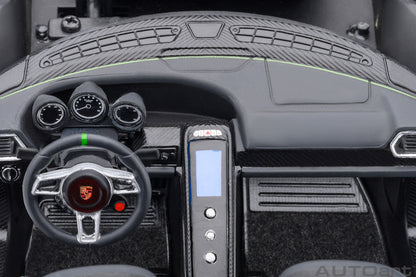 Porsche 918 Spyder Weissach Package 1:18