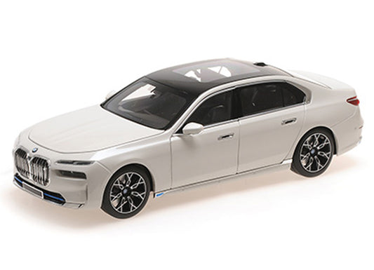 BMW i7 2022 1:18