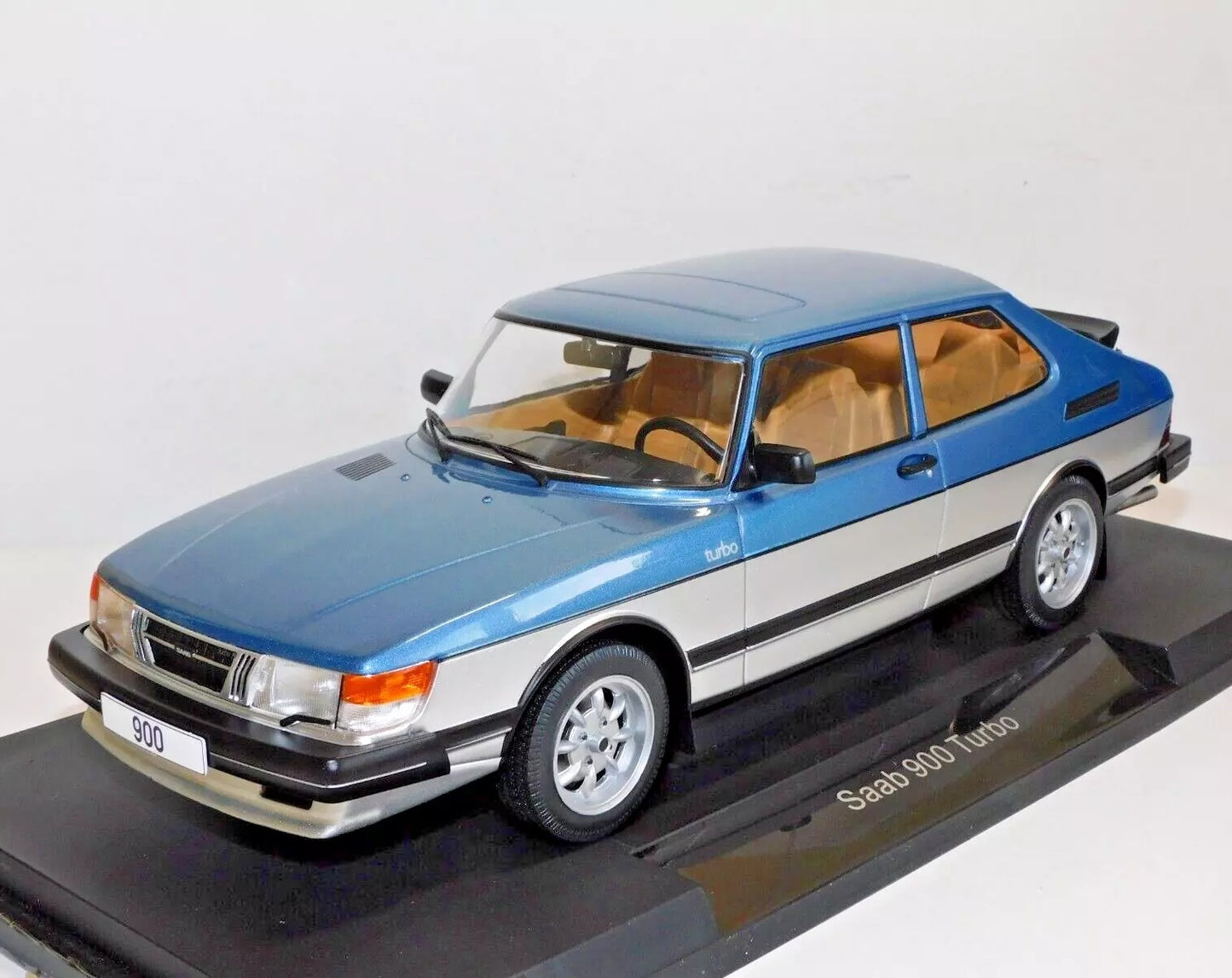 Saab 900 Turbo year 1981 1:18