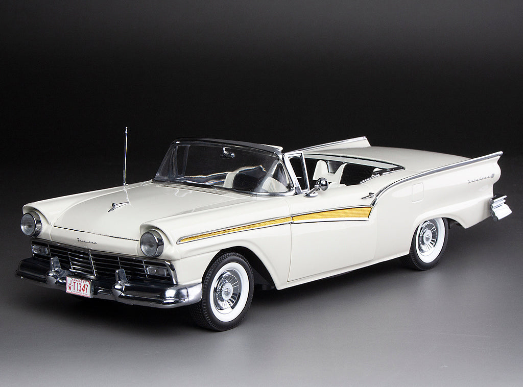 Ford Fairlane 500 Skyliner 1957 1:18