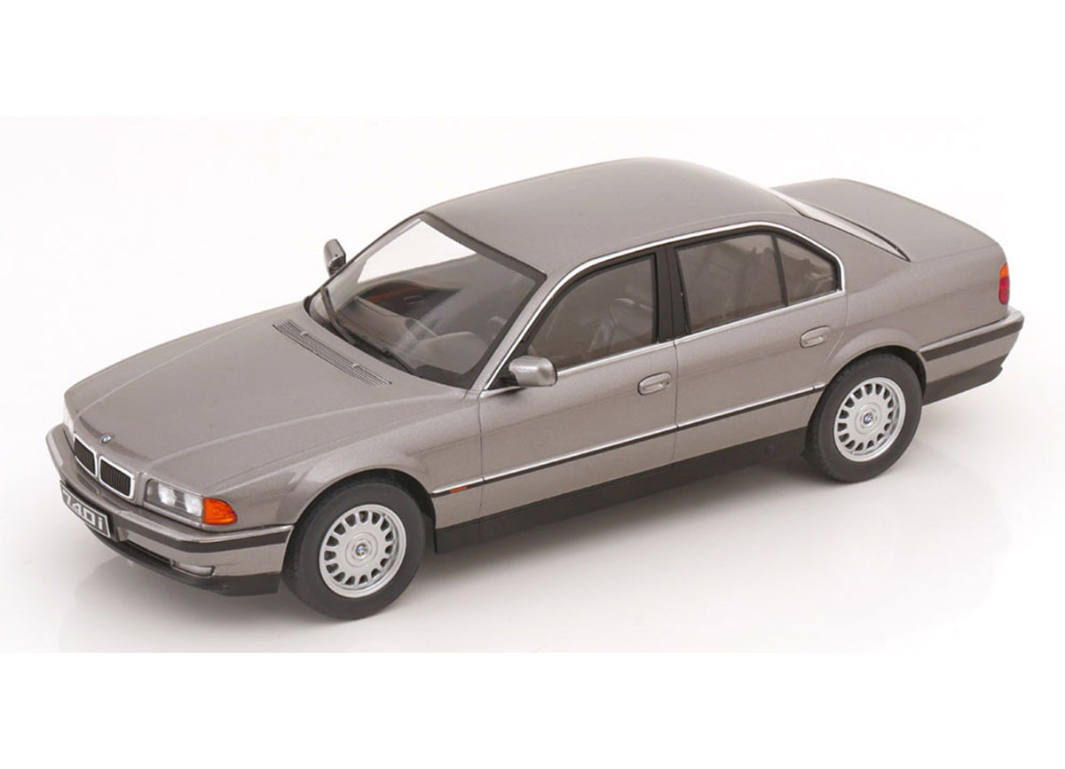 BMW 740i E38 1:18