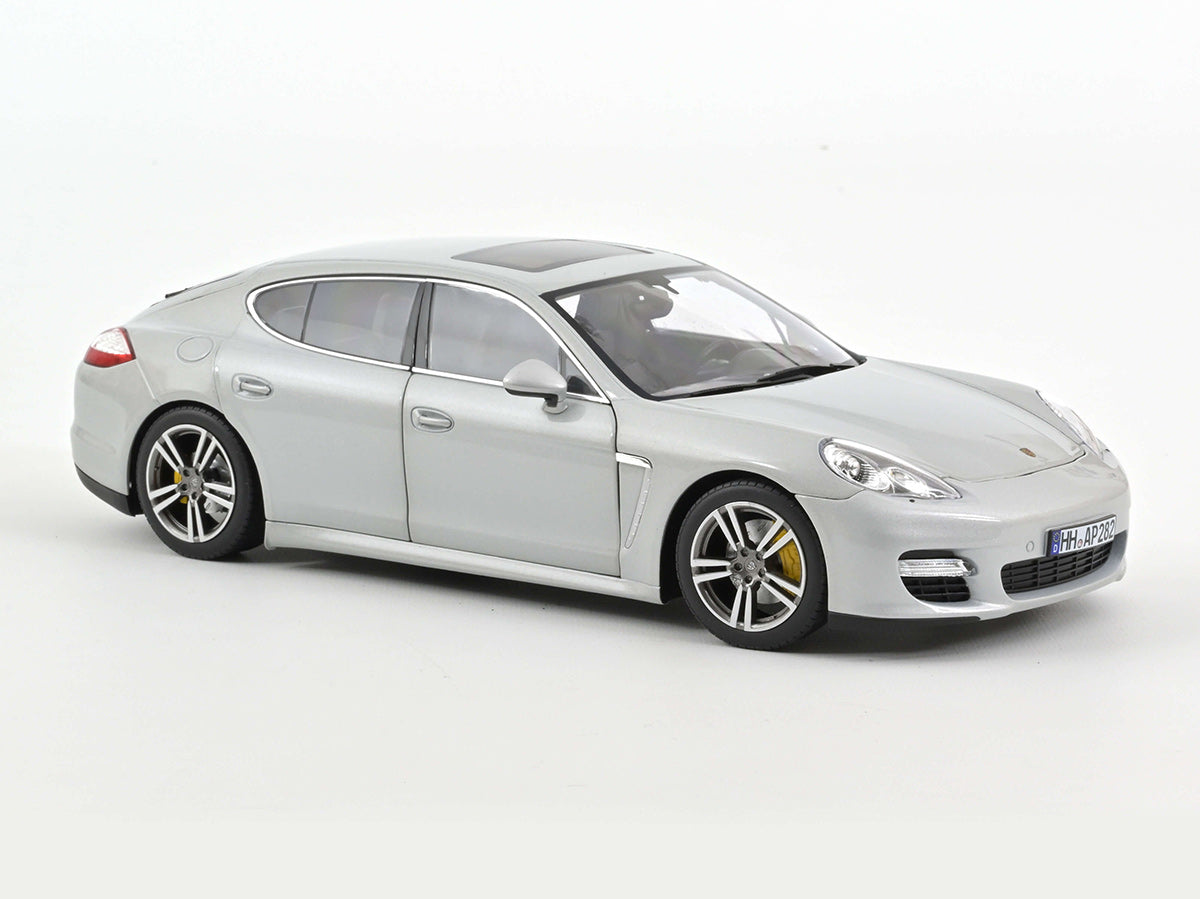 Porsche Panamera Turbo 2009 1:18