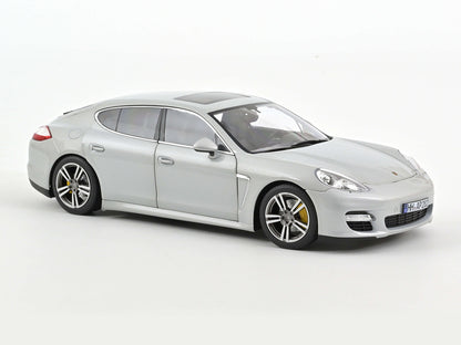 Porsche Panamera Turbo 2009 1:18