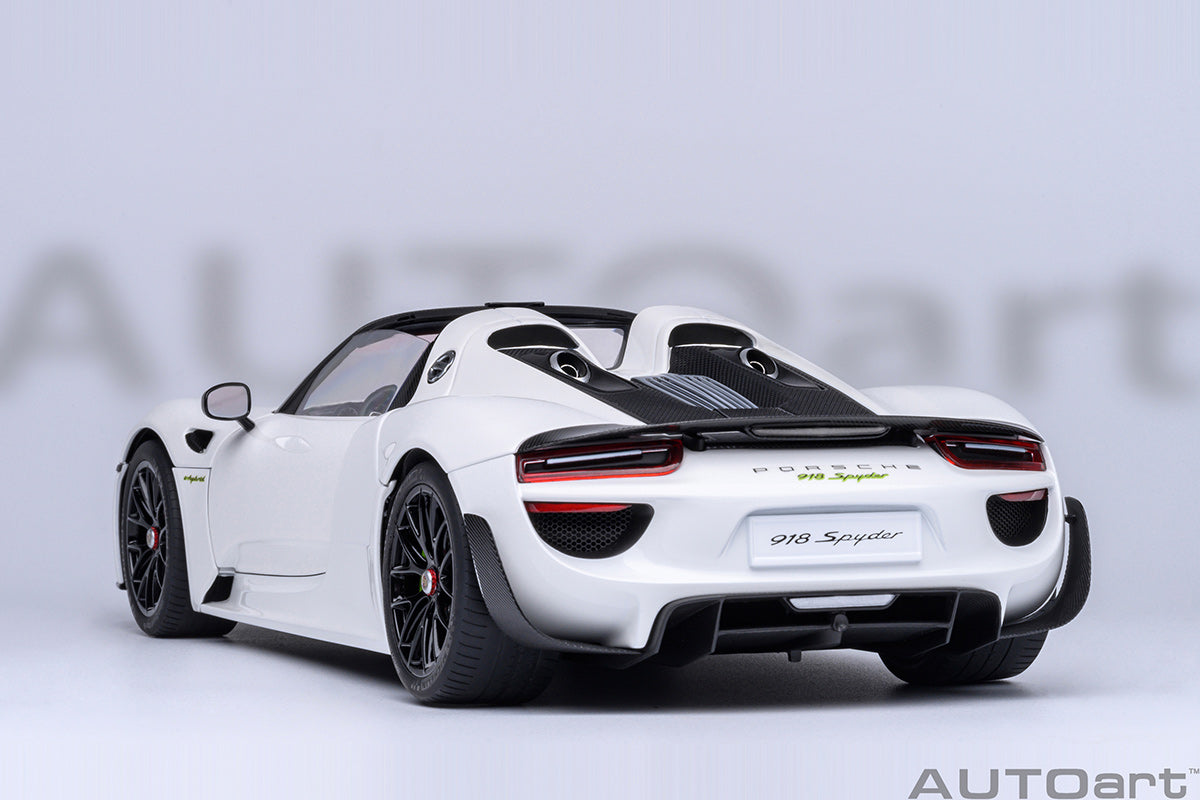 Porsche 918 Spyder Weissach Package 1:18