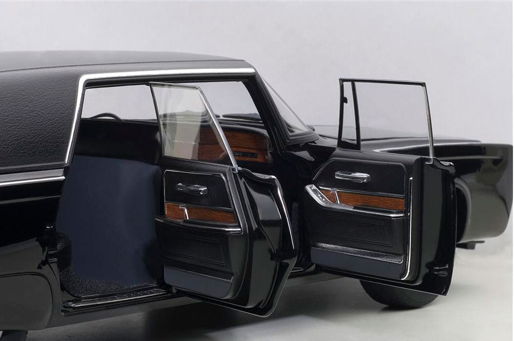 Chrysler Imperial Crown 1965 Black Beauty (Green Hornet) TV Series 2011 1:18