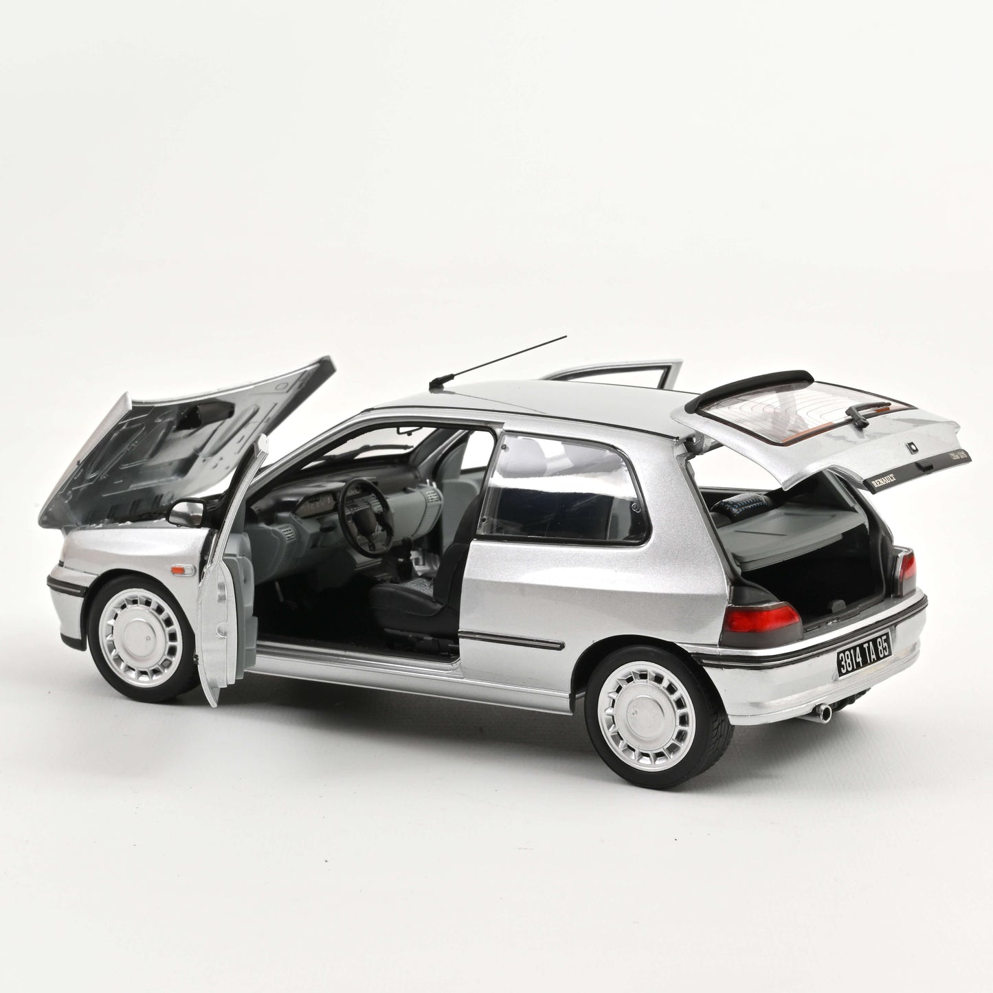Renault Clio 16S 1991/92 1:18