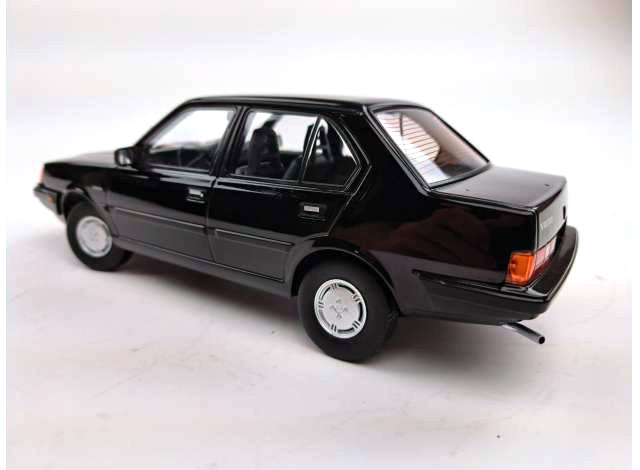 Volvo 360 1987 1:18