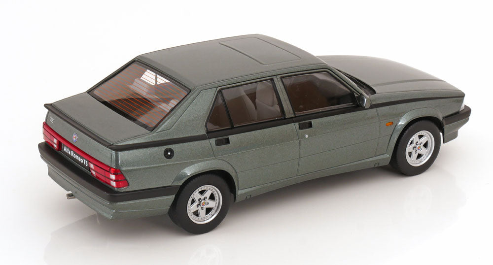 Alfa Romeo 75 1:18