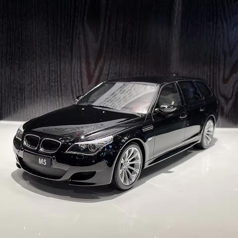 BMW M5 E61 2004 1:18