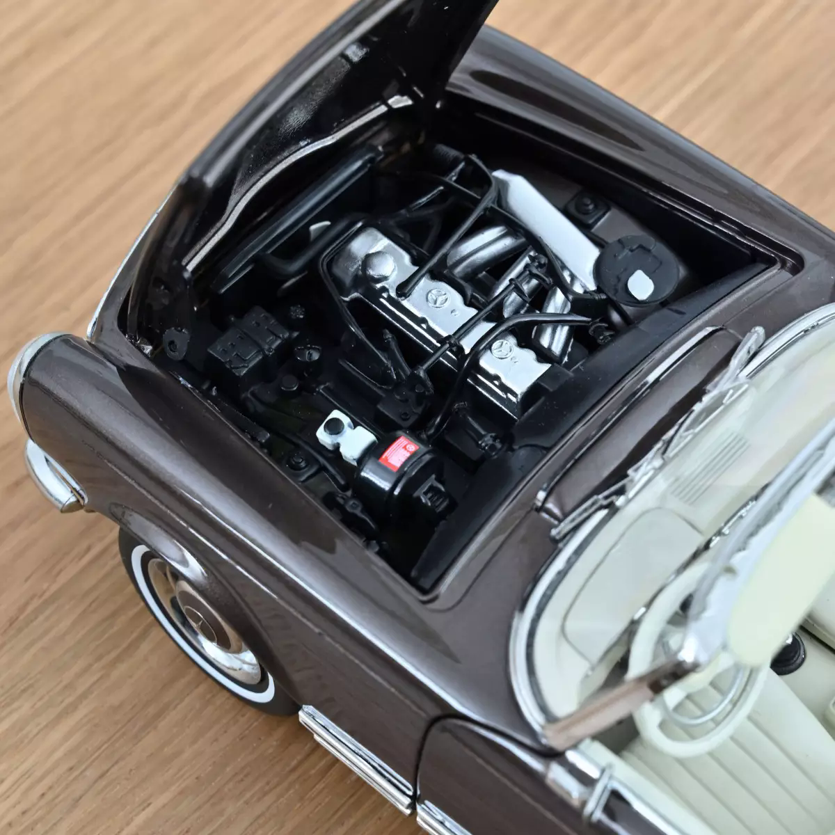 Mercedes 230 SL 1963 1:18