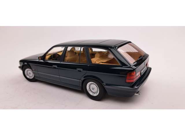 BMW 5-series Touring E34 1996 1:18