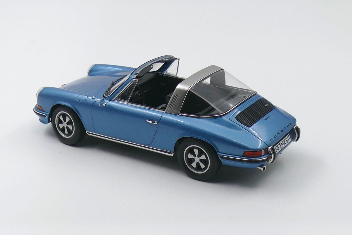 Porsche 911 S 2.4 Targa (1973) 1:18