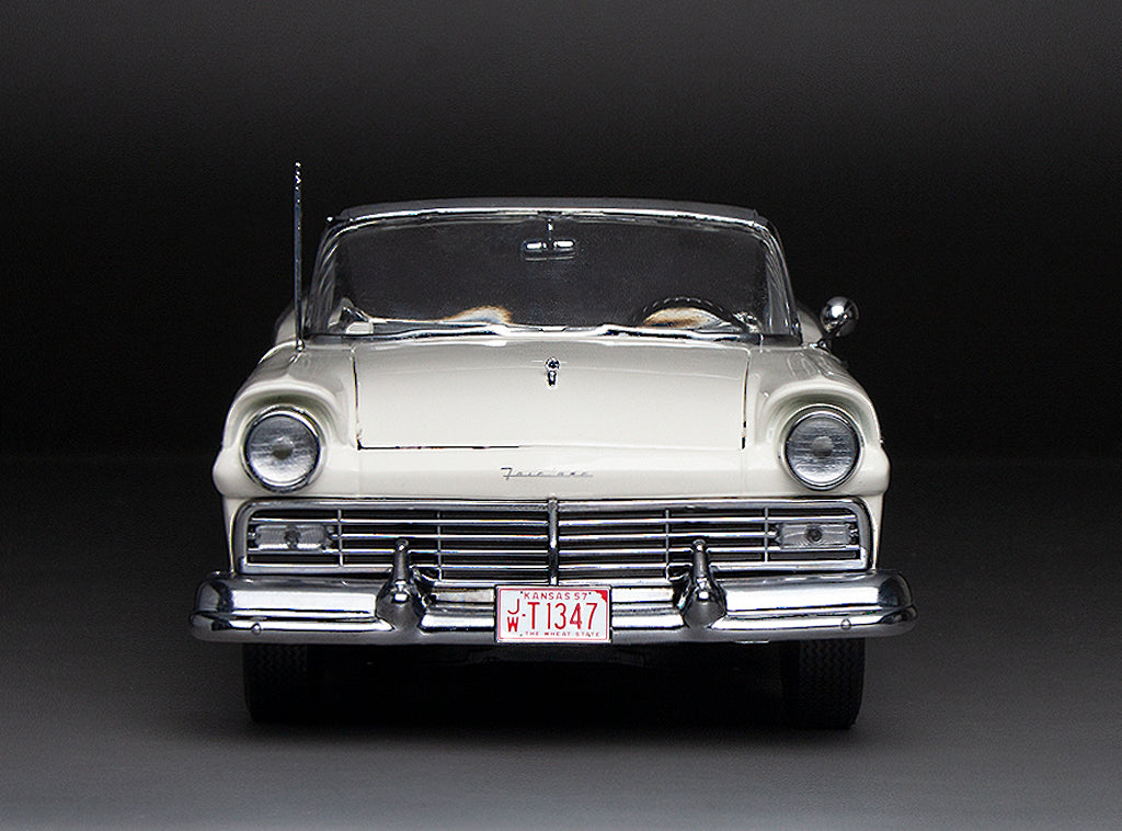 Ford Fairlane 500 Skyliner 1957 1:18