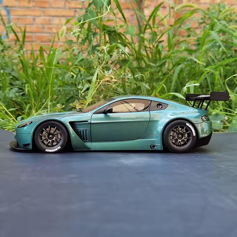 Aston Martin Vantage V12 GT3 1:18