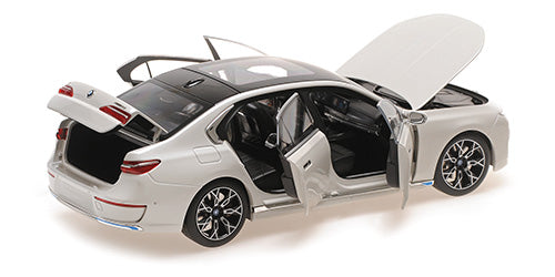 BMW i7 2022 1:18