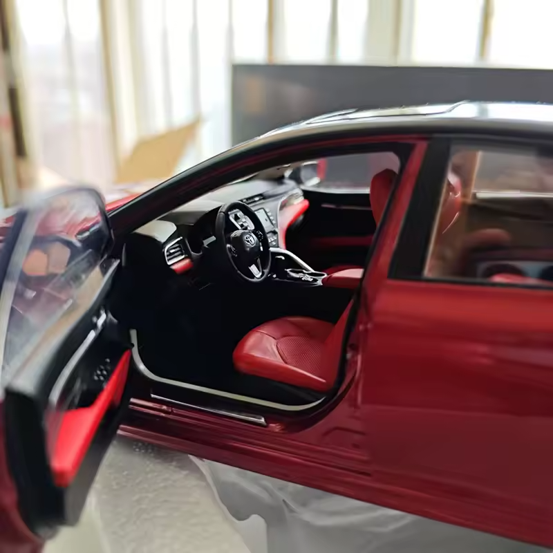 Toyota Camry 1:18