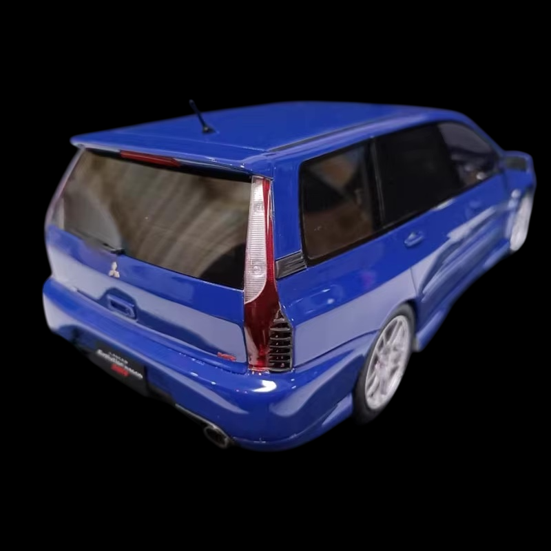 Mitsubishi Lancer Evo 9 1:18