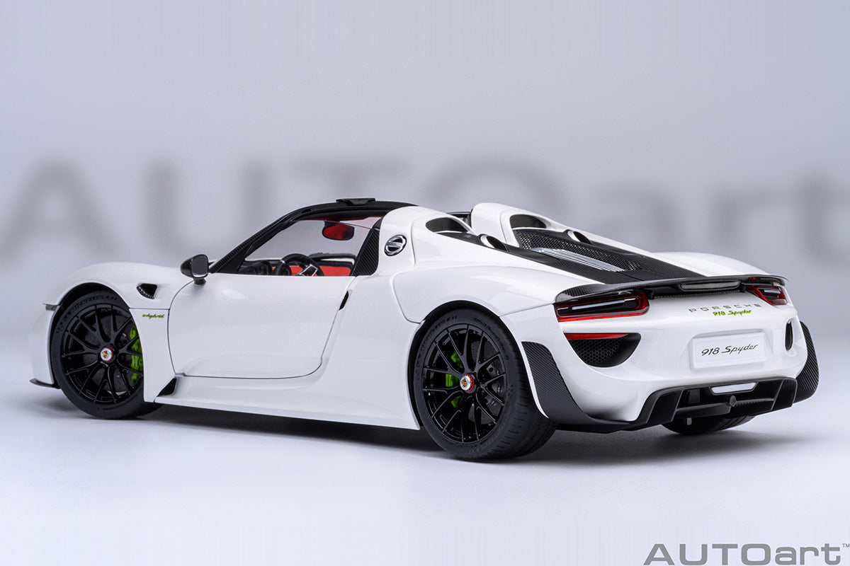 Porsche 918 Spyder Weissach Package 1:18