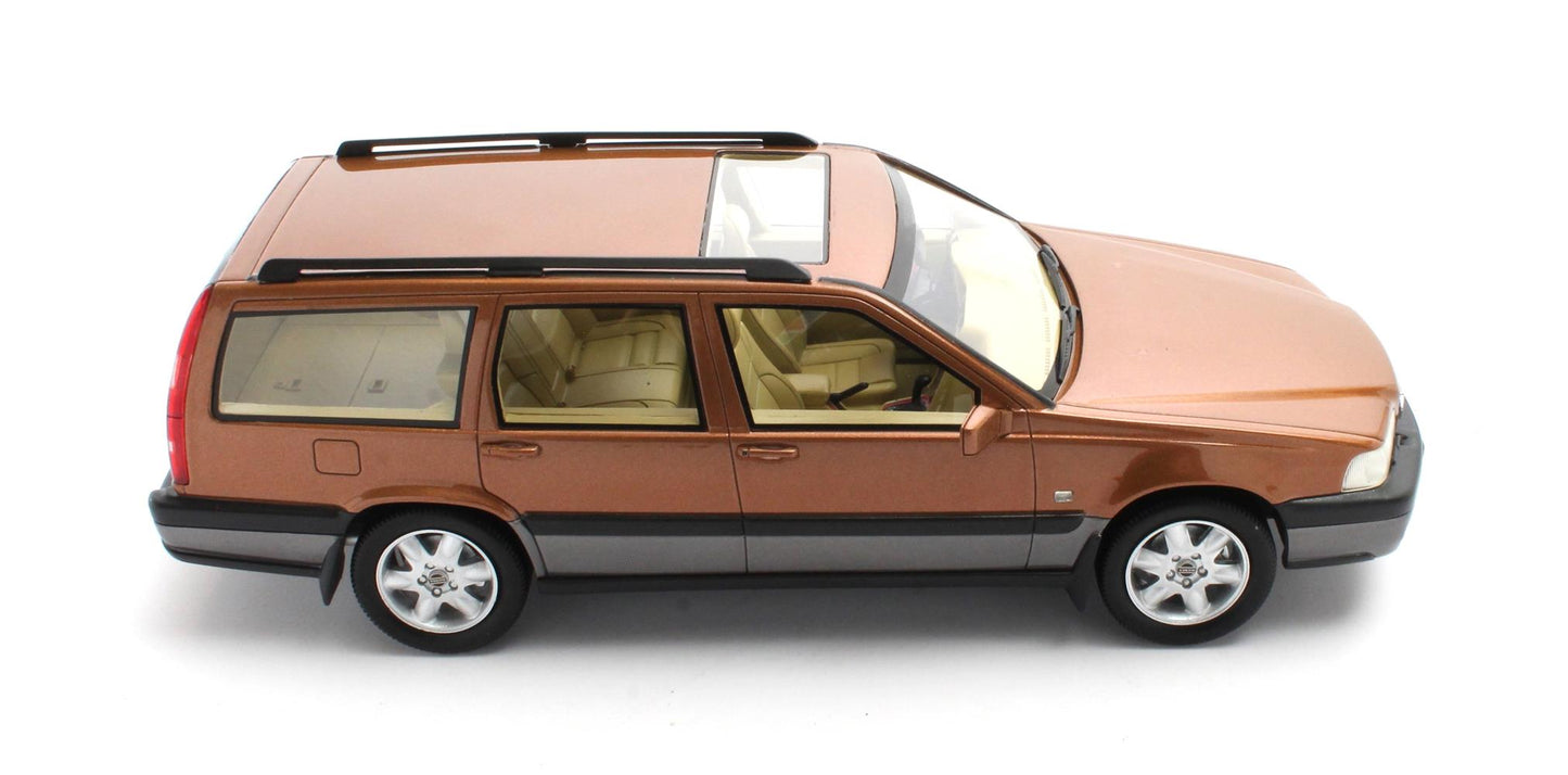 Volvo V70 XC 1:18