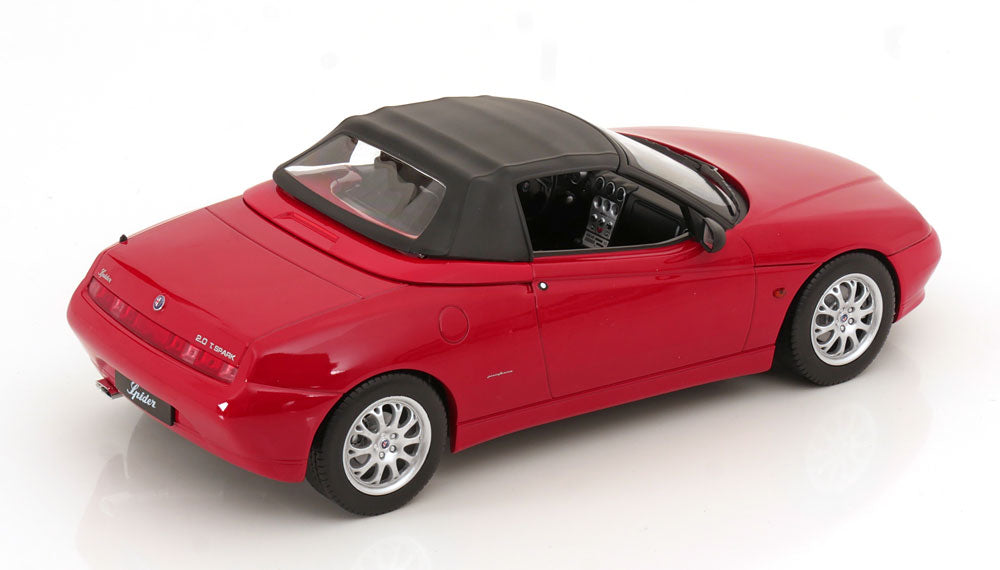 Alfa Romeo Spider 1:18