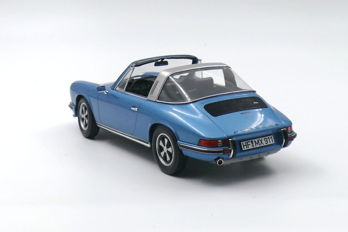 Porsche 911 S 2.4 Targa (1973) 1:18