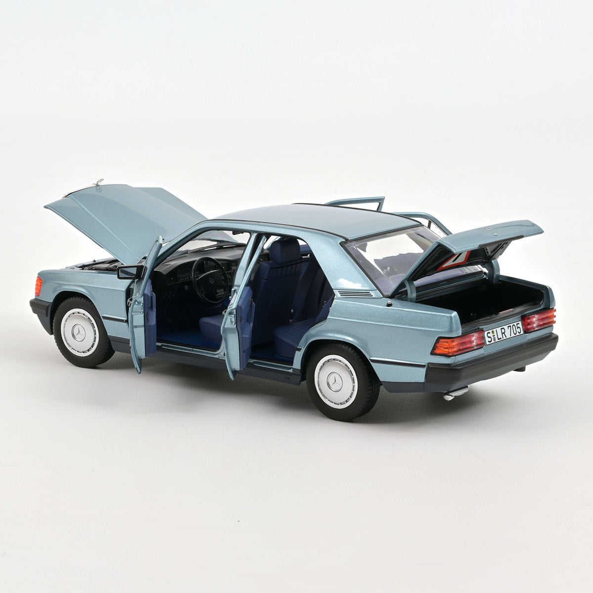 Mercedes-Benz E-Class 190E W201 1984 1:18