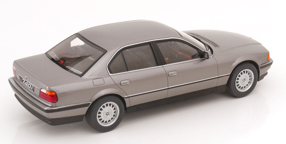 BMW 740i E38 1:18