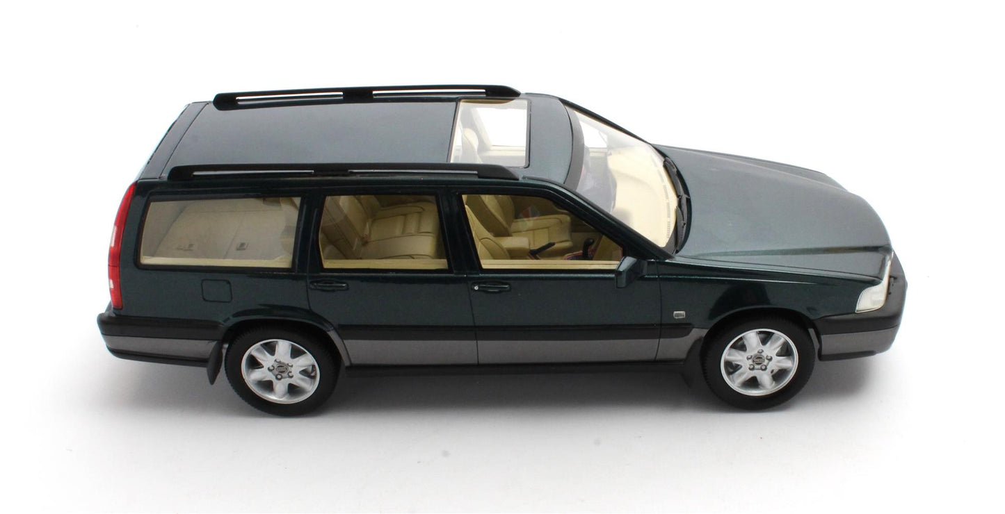 Volvo V70 XC 1:18