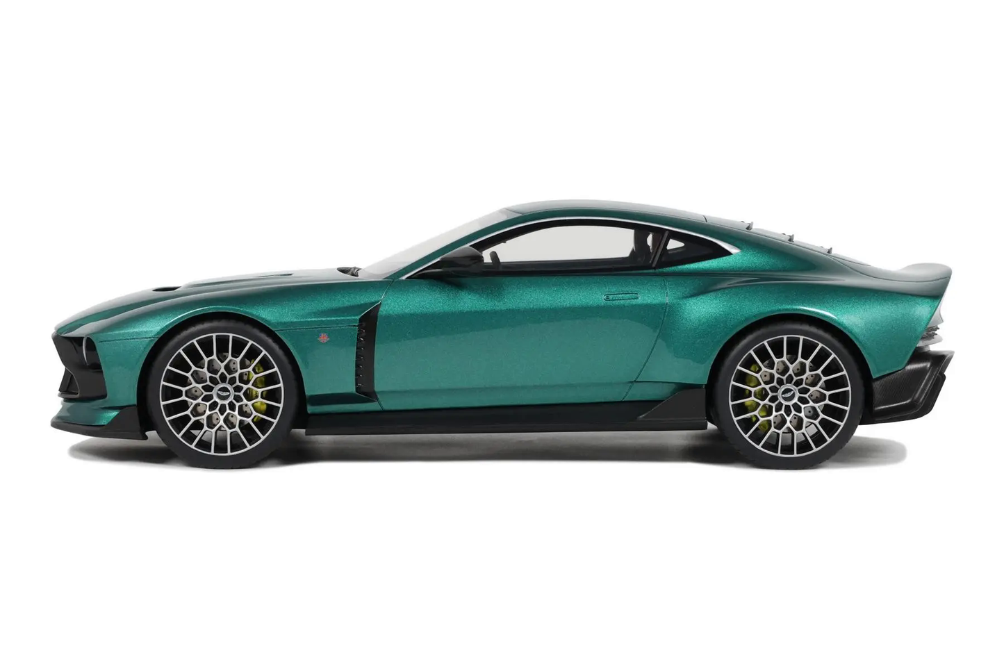 Aston Martin Valour 1:18
