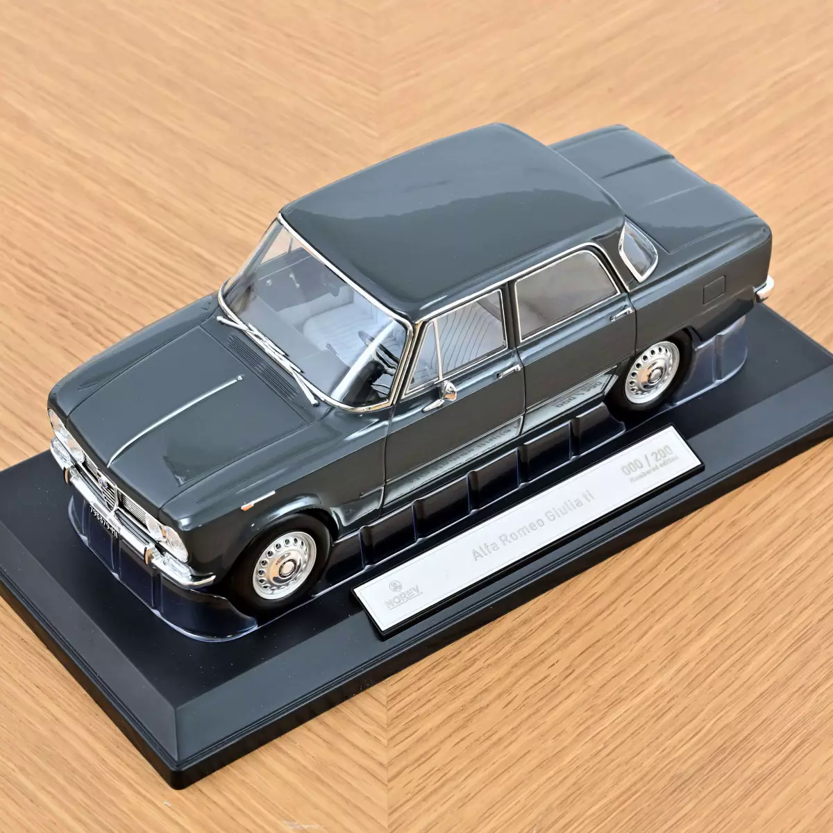 Alfa Romeo Giulia 1:18