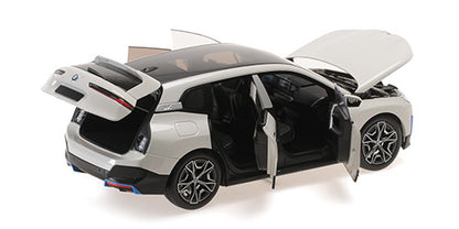 BMW iX 2022 1:18