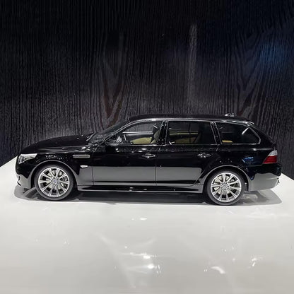 BMW M5 E61 2004 1:18