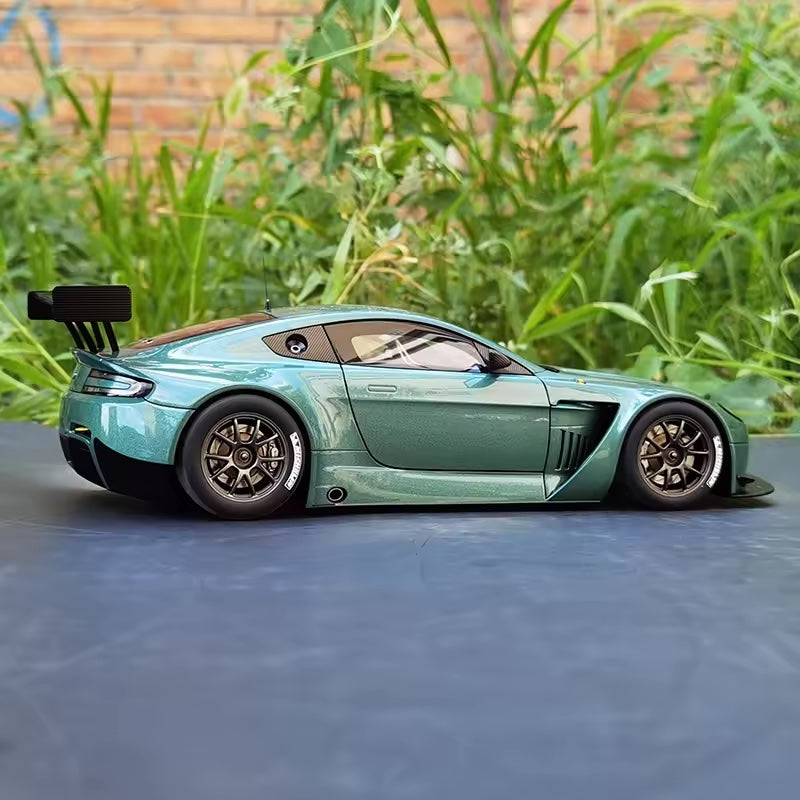 Aston Martin Vantage V12 GT3 1:18