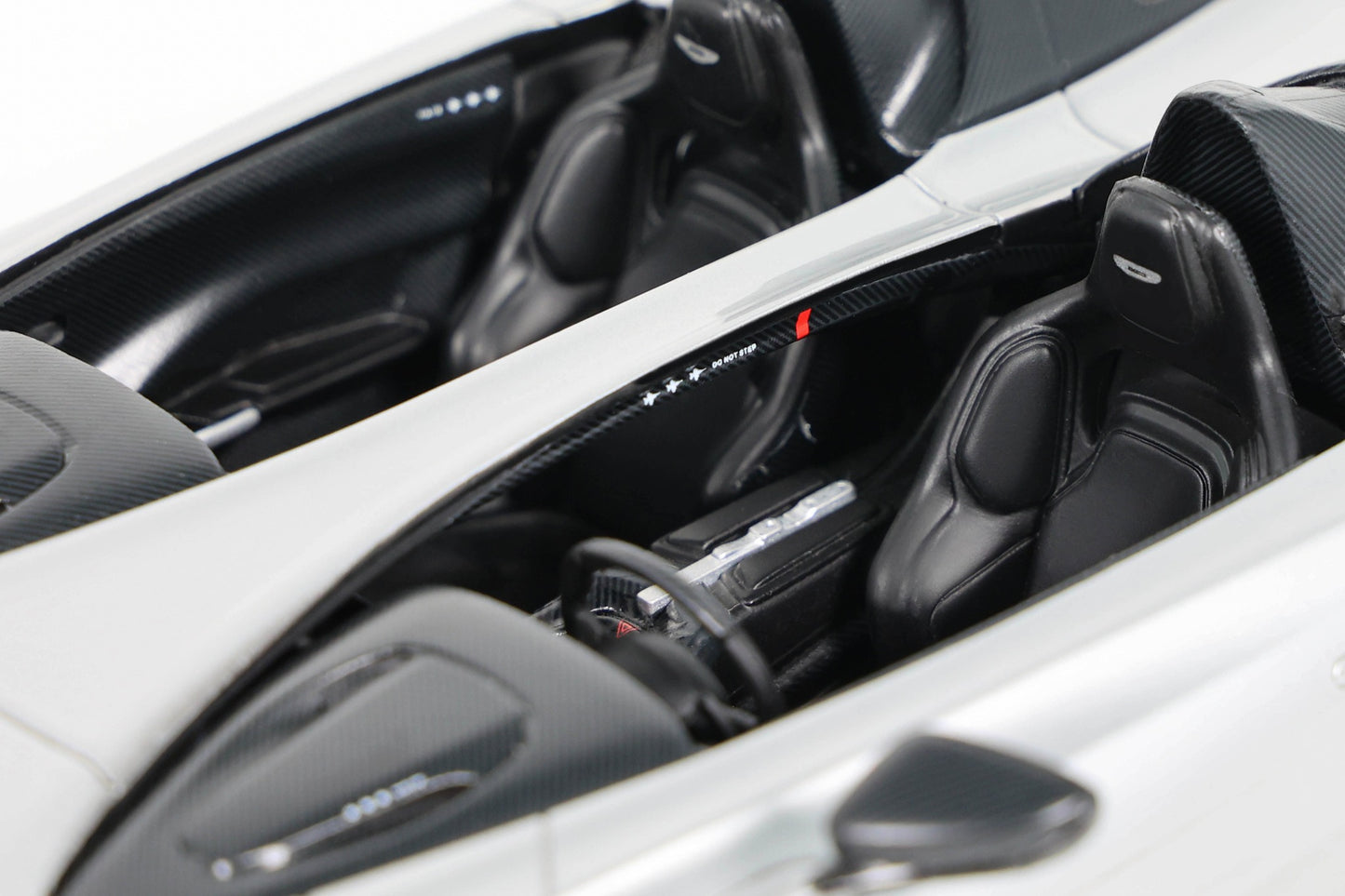 Aston Martin V12 Speedster 1:18