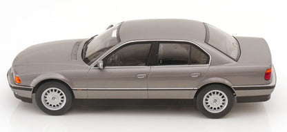 BMW 740i E38 1:18