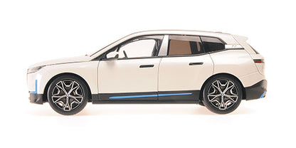 BMW iX 2022 1:18