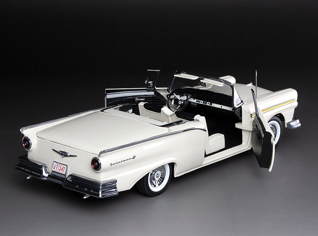 Ford Fairlane 500 Skyliner 1957 1:18
