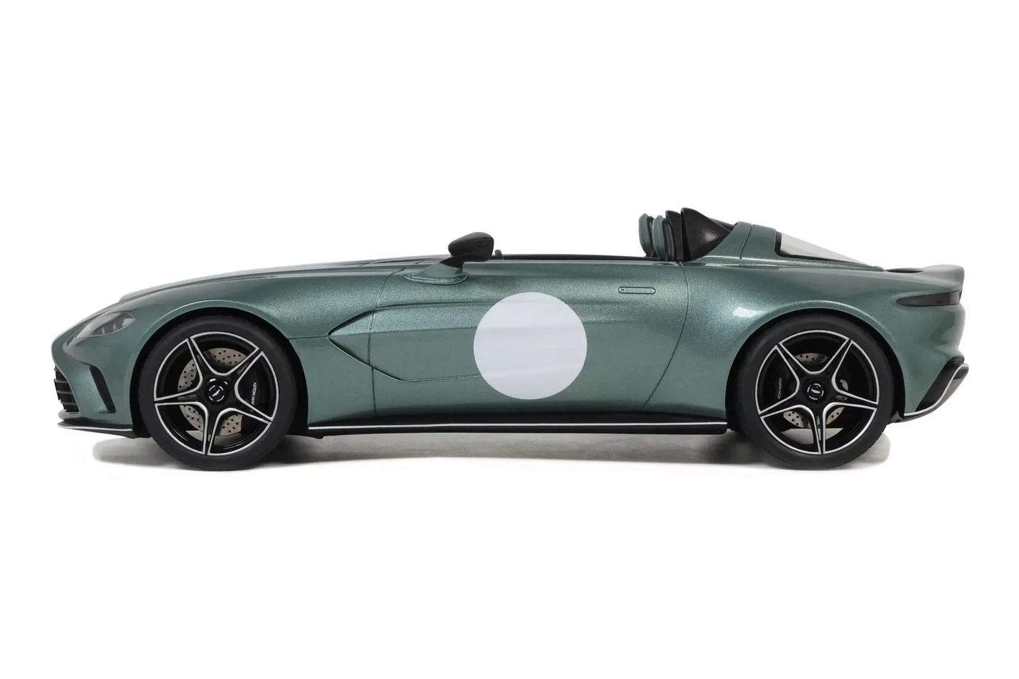 Aston Martin V12 Speedster 1:18