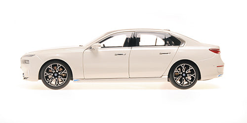 BMW i7 2022 1:18