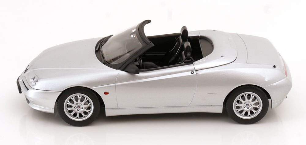 Alfa Romeo Spider 1:18