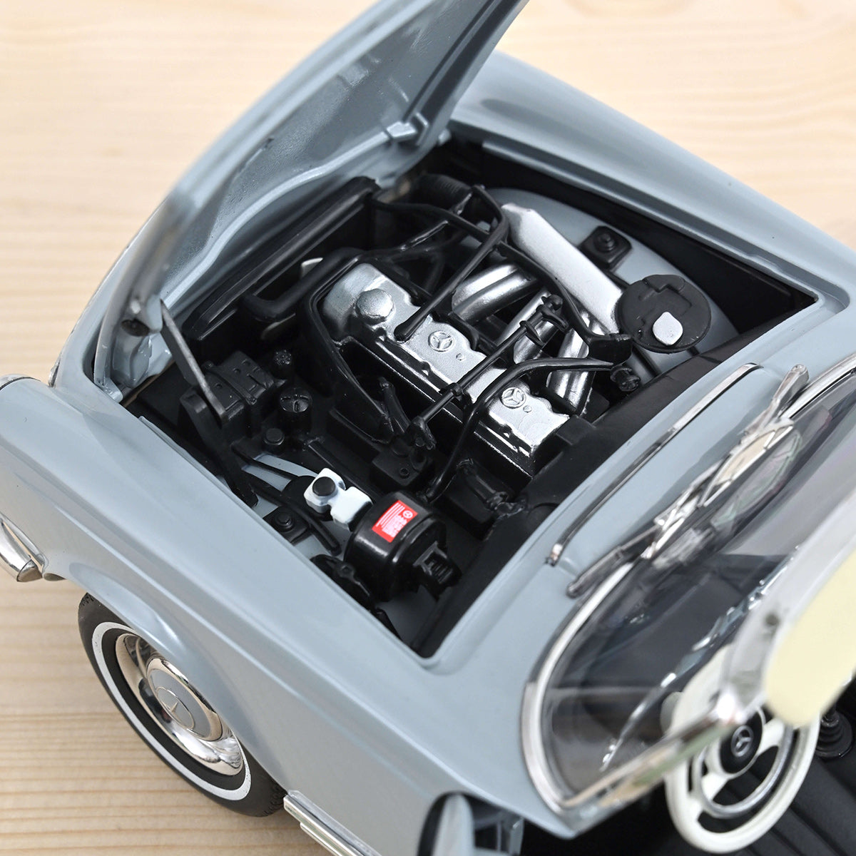 Mercedes 230 SL 1963 1:18