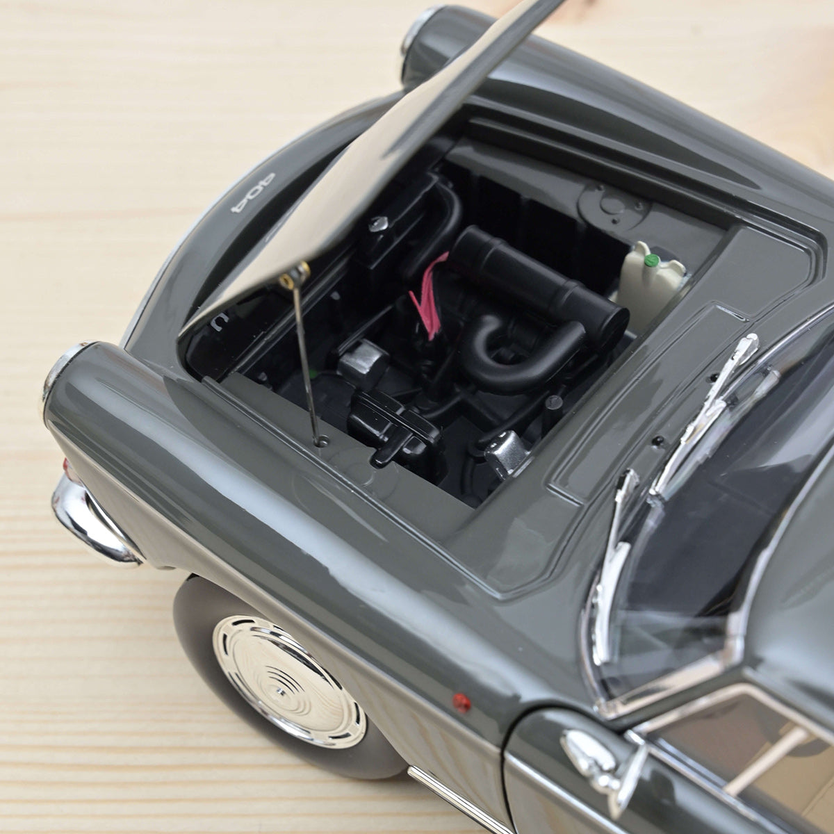 Peugeot 404 Coupé 1967 1:18