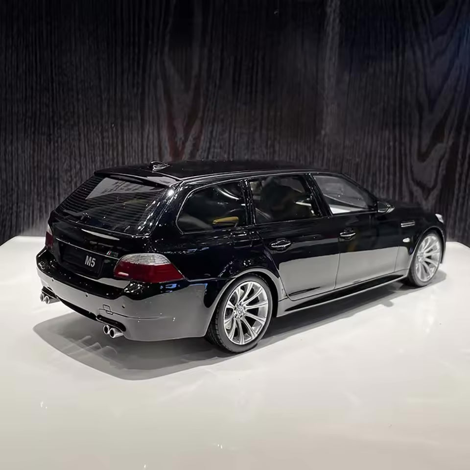 BMW M5 E61 2004 1:18