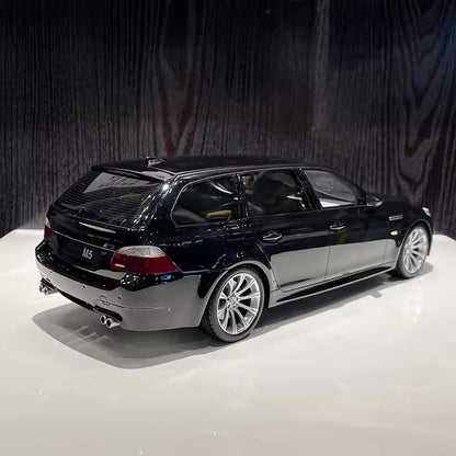 BMW M5 E61 2004 1:18
